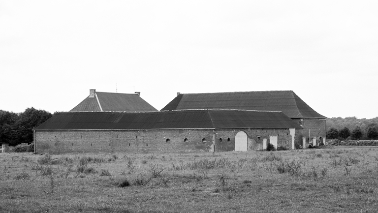 Vue générale de la ferme depuis le nord-est.