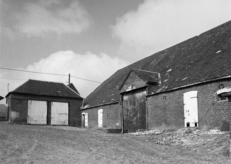 La grange et l'étable. Elévations sur cour.