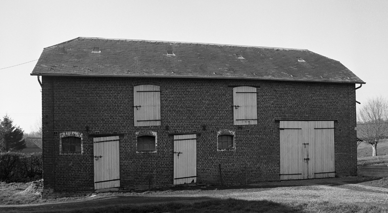 Elévation sur cour d'un bâtiment à usage d'étable, remise et fenil.