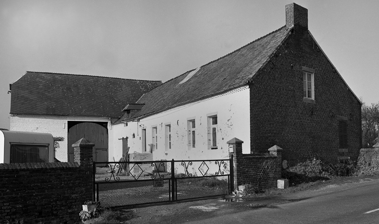 Esquéhéries, ancienne ferme (étudiée), le Grand-Wez, 7 route du Grand-Wez. ; Vue générale sud.