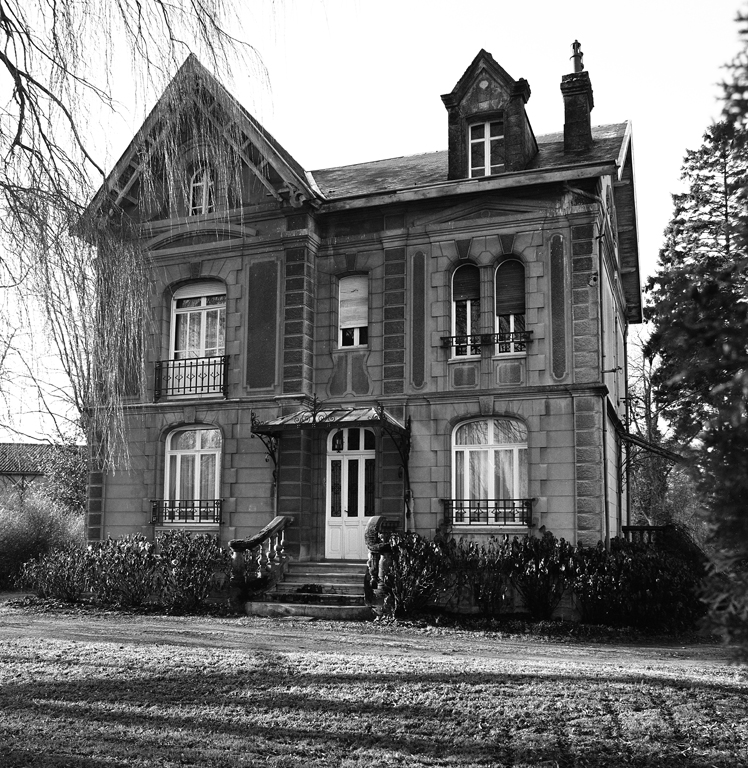 Boué, maison de médecin (étudiée), 1 rue d'Oisy. ; Vue générale.