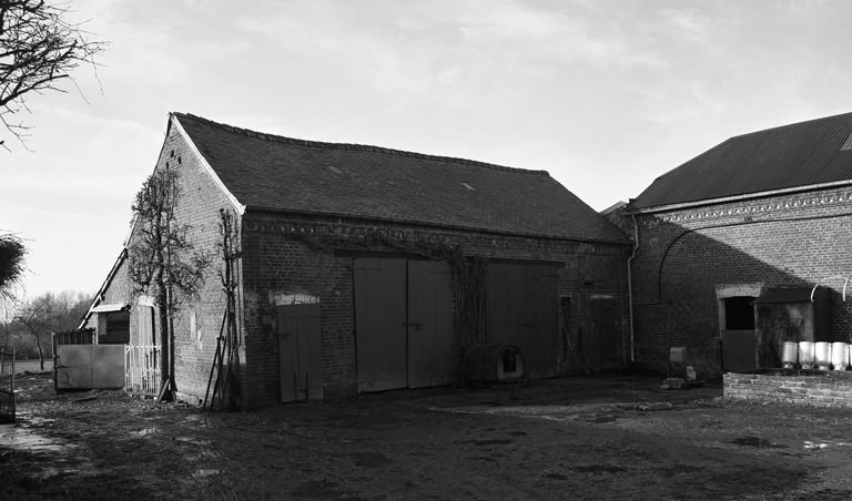 Bâtiment sud-ouest, abritant l'étable à chevaux et la remise.