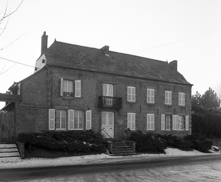 Leschelle. Ferme (étudiée), 12 rue de Verdun. ; Le logis.