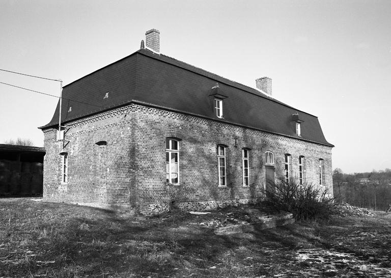 Leschelle. Ferme (étudiée), ruelle du Moulin de Leval. ; Le logis.