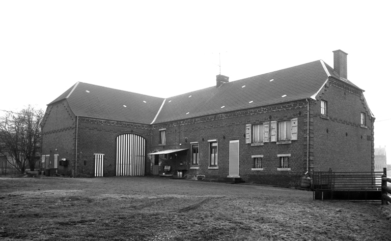 Le Nouvion-en-Thiérache. Ferme (étudiée),  45 chemin de Beaucamp à la Fontaine des Pauvres. ; Vue générale.