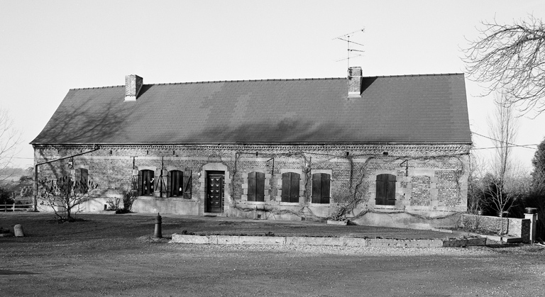 Le logis, façade sur cour.