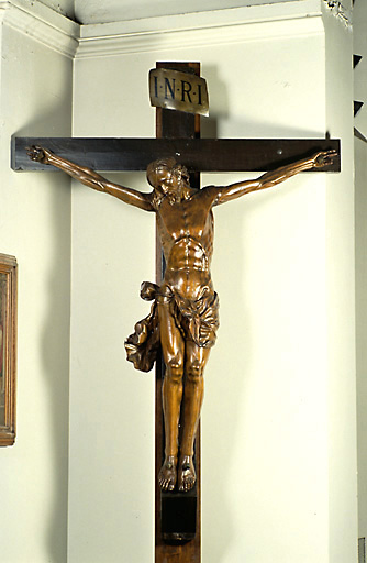 Vue d'ensemble du Christ en croix, en chêne (?), datant du 1er quart du 17e siècle. - © Inventaire général, ADAGP