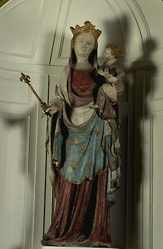 Vue d'ensemble de la statue en calcaire, datant du 2e quart du 14e siècle. - © Inventaire général, ADAGP