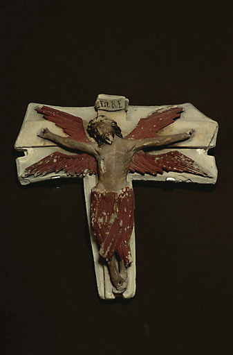Vue d'ensemble du Christ en croix, en calcaire, datant du 4e quart du 15e siècle. - © Inventaire général, ADAGP