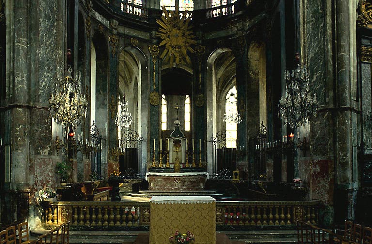 Vue d'ensemble de la décoration du choeur mise en place entre 1773 et 1777.