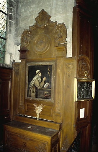 Vue de l'autel et du retable de la 2e chapelle nord de la nef.