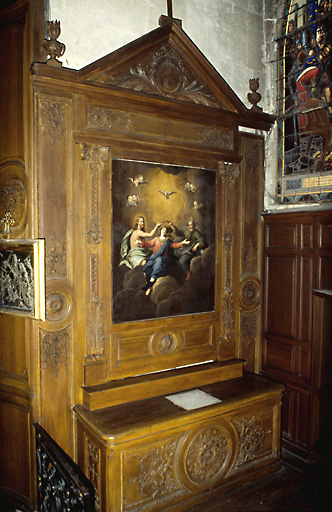 Vue de l'autel et du retable de la 3e chapelle sud de la nef.