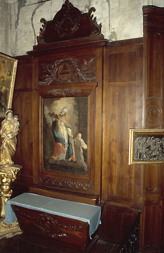 Vue de l'autel et du retable de la 6e chapelle nord de la nef.