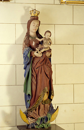 Vue d'ensemble de la statue, en chêne, datée du 1er quart du 16e siècle.