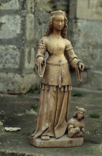 Vue d'ensemble de la staue, en chêne, datant du 16e siècle.