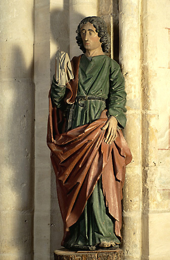 Vue d'ensemble de la statue de saint Jean, en chêne, datant du 16e siècle.