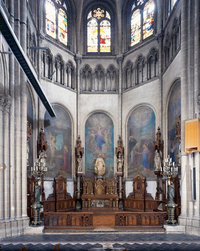 Vue d'ensemble de la chapelle de la Vierge et de son décor.