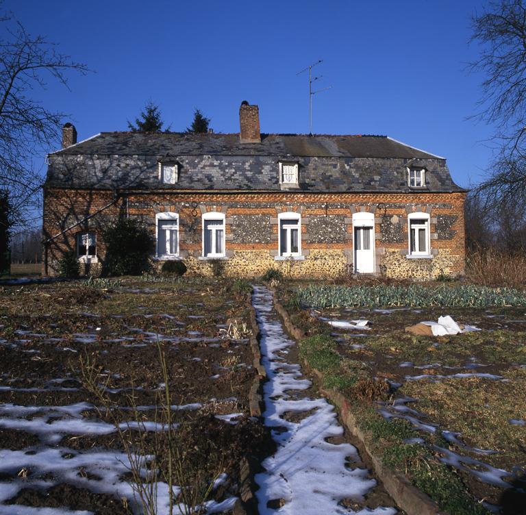 Leschelle. Ferme (étudiée), 8 ruelle du Moulin de Leval. ; Le logis.