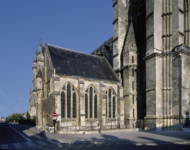 Vue de l'ancienne salle capitulaire, servant aujourd'hui de chapelle. ; Vue de l'ancienne salle capitulaire, transformée au 19e siècle en chapelle annexe de la cathédrale. ; Vue de l'ancienne salle capitulaire, transformée au 19e siècle en chapelle annexe de la cathédrale.