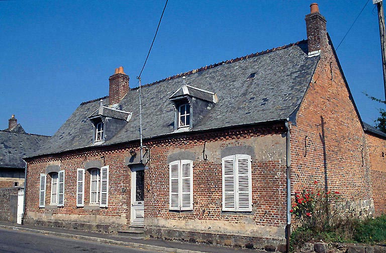 Vue d'ensemble d'une maison.