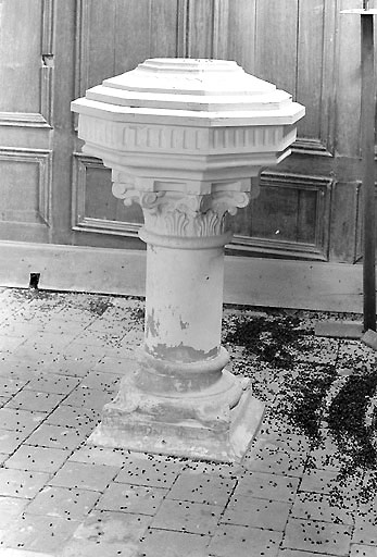 Fonts baptismaux de style néo-roman (cuve baptismale à infusion)
