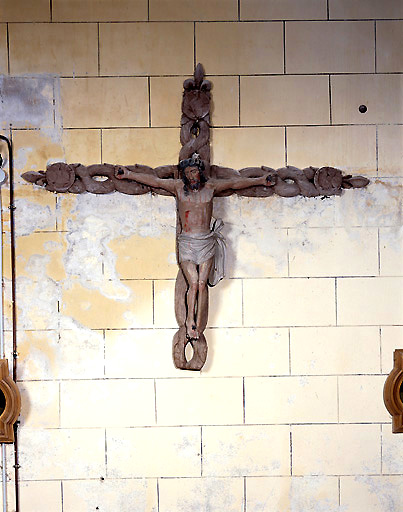 Vue du Christ en croix, chêne peint polychrome, 2e moitié du 16e siècle.