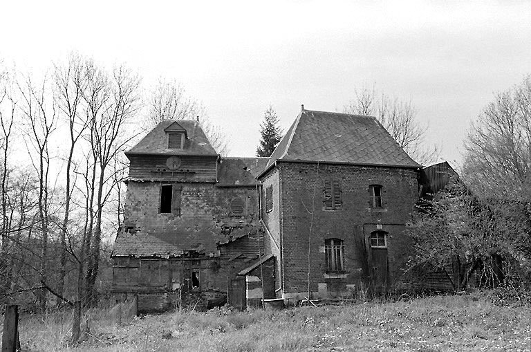 Vue de la tour et du pavillon central.