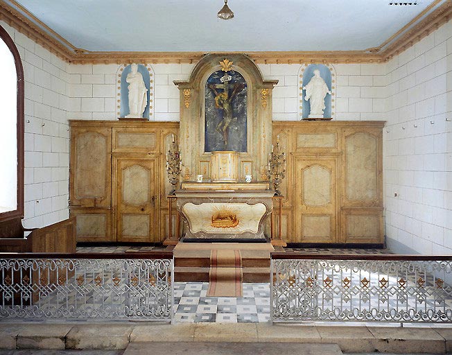 Ensemble du décor du choeur (lambris de demi-revêtement, autel, tabernacle, retable et son tableau)