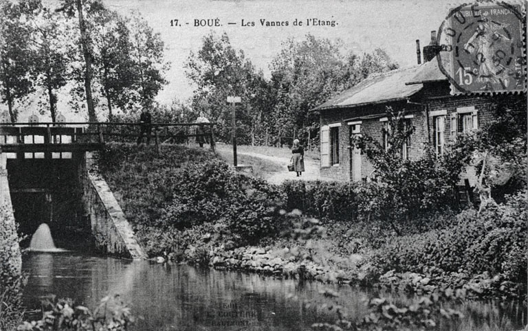 Vue des vannes de l'étang, vers 1930 (coll. part.).