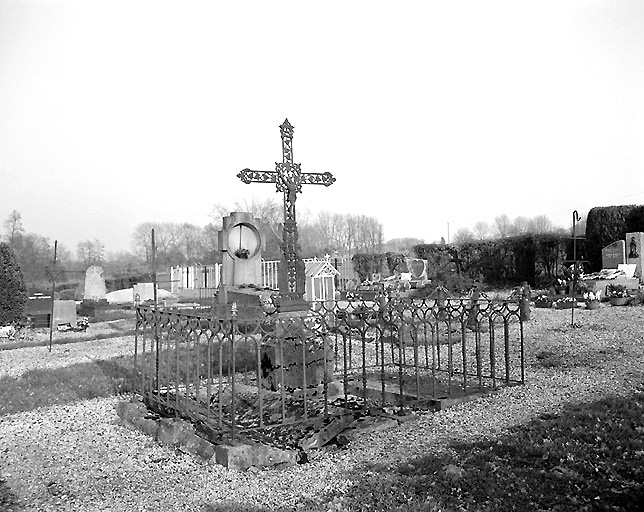 Tombeau (croix funéraire) de la famille Dumont