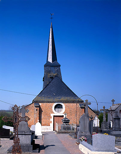 Vue de la façade occidentale, 2e moitié du 17e siècle, avec le cimetière au 1er plan.