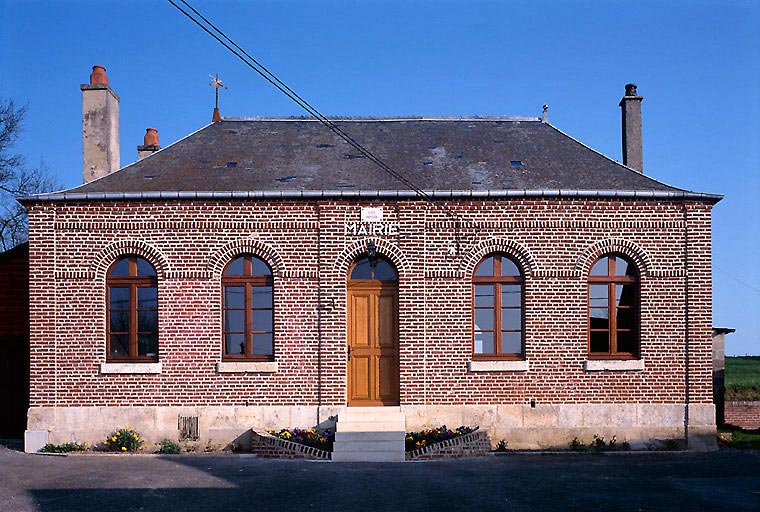 Vue de l'élévation antérieure de l'édifice construit par l'architecte Auguste-Aimé Pudepièce en 1863.