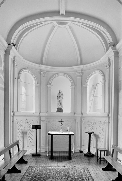 Vue intérieure de la chapelle (des soeurs ?), édifiée en 1919.