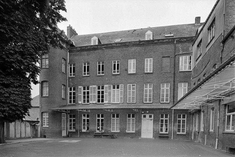 Vue de la façade sur cour.