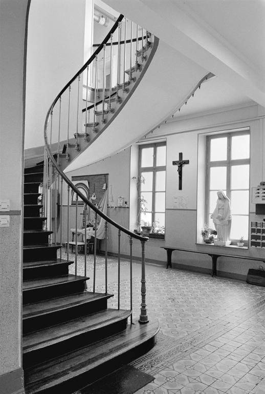 Vue intérieure : vestibule du bâtiment principal.