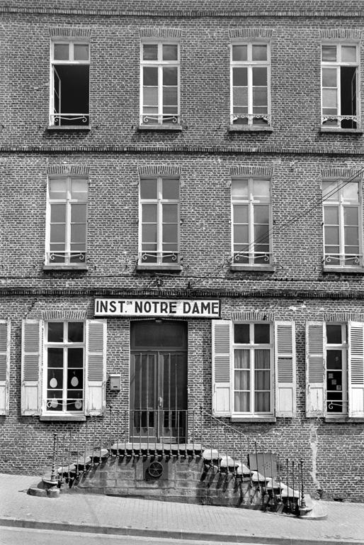 Vue de la façade sur rue.