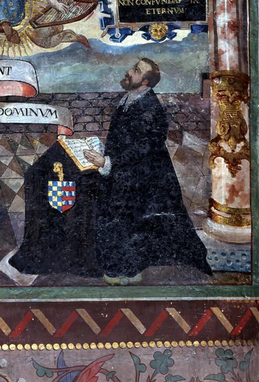 Détail de la figure du donateur, en oraison avec les armoiries de Jean de Coucy.