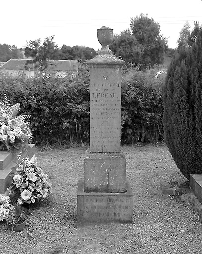 Tombeau (colonne funéraire) du capitaine Pierre Lebeau