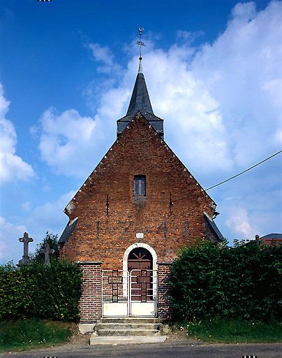 Vue de la façade occidentale portant la date 1748, date d'achèvement des travaux de reconstruction par l'entrepreneur Louis Friestau et l'architecte expert Pierre Douce.