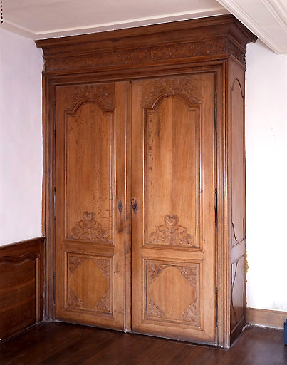 Armoire haute, de style rocaille