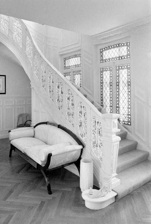 Vue de la cage d'escalier de la maison patronale.