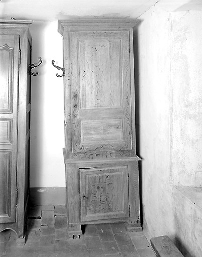 Armoire bonnetière