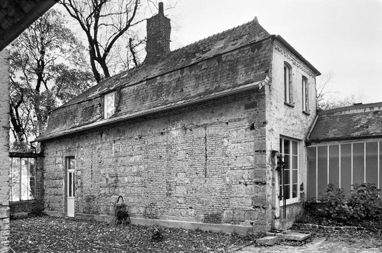 Vue du pavillon occidental et du passage couvert vitré.