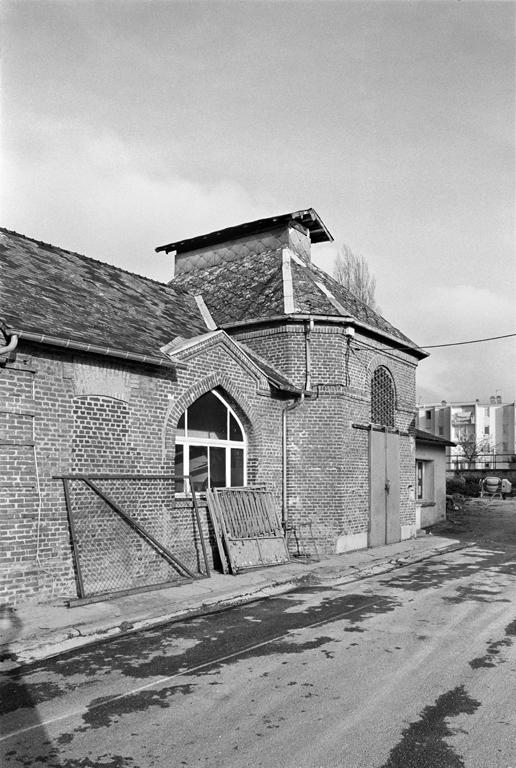 Vue d'un bâtiment de l'abattoir élevé par Gustave-Eugène Dupont entre 1898 et 1901.