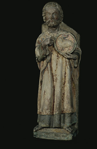 Vue d'ensemble, de face, de la statue, en calcaire datant du 1er quart du 14e siècle.