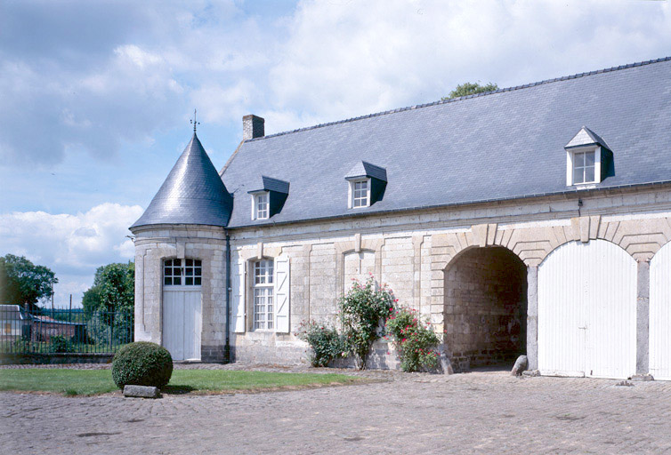 Vue de l'aile nord (écuries).