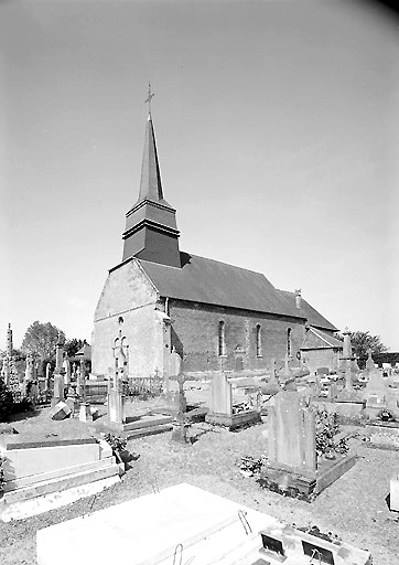 Vue de l'église depuis le sud-ouest.