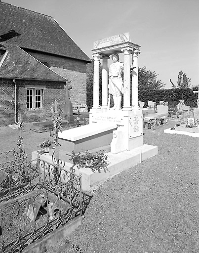 Monument funéraire de René Bador à usage de monument aux morts de la guerre de 1914-1918