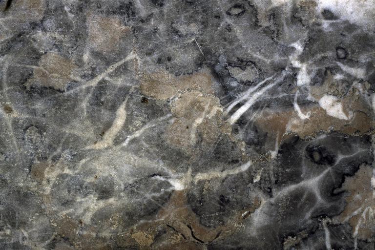 Détail du marbre de la table d'autel.