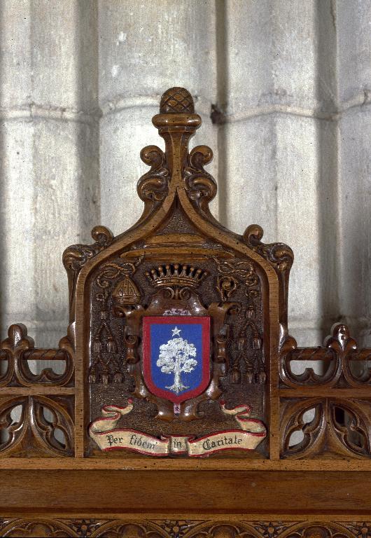 Détail du dossier : vue des armoiries de Monseigneur Douillard.
